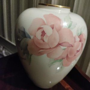 Vintage LENOX Chatsworth Medium Floral VASE with 24K Gold Trim 7 1/4"